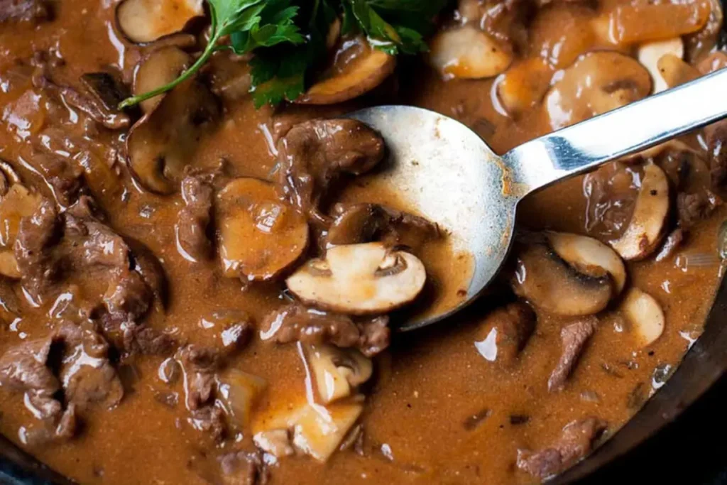 Strogonoff de Carne com Cogumelos